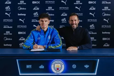 مانشستر سيتي يجدد عقد نيكو أوريلي حتى 2030